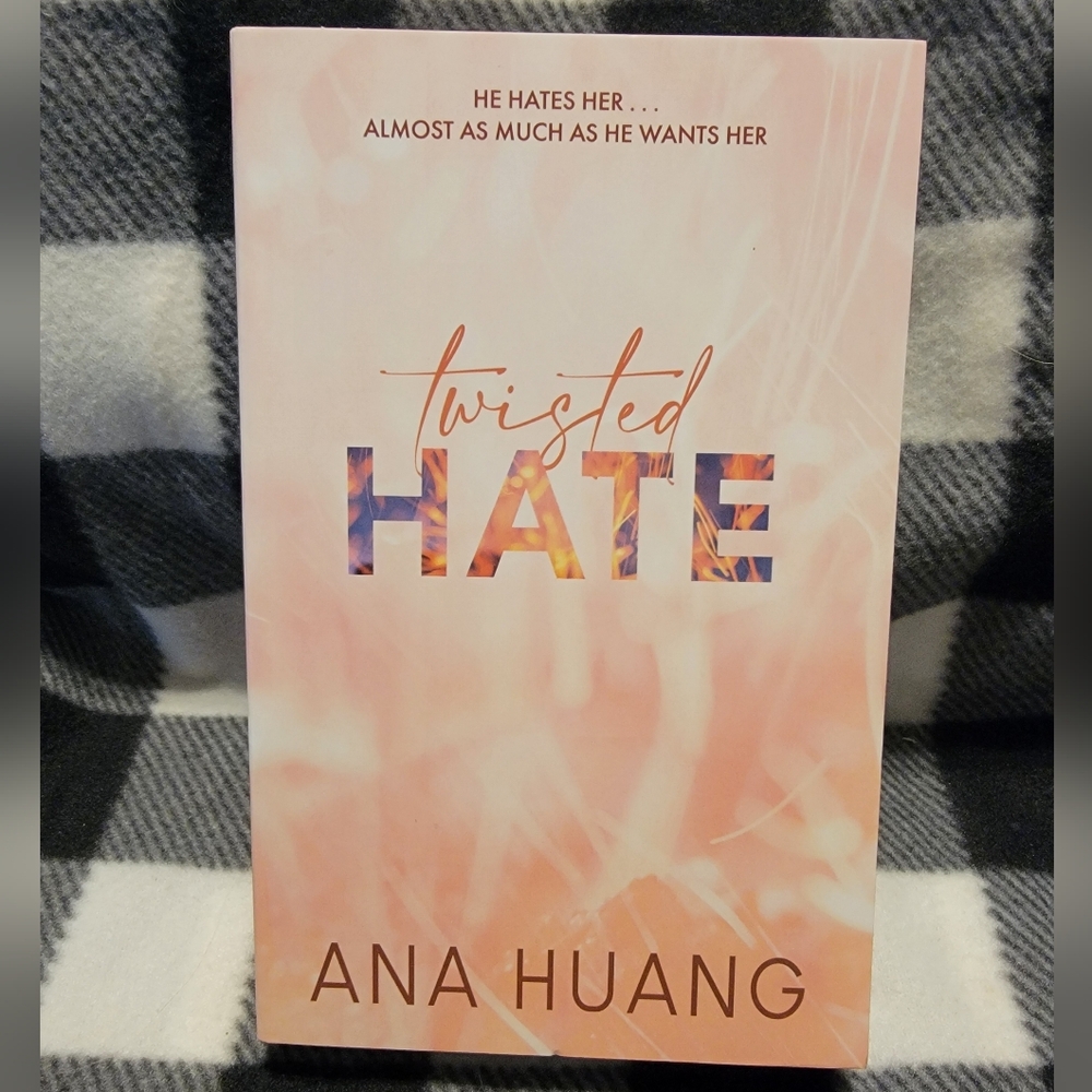 TWISTED HATE BOOK 3 - BY ANA HUANG